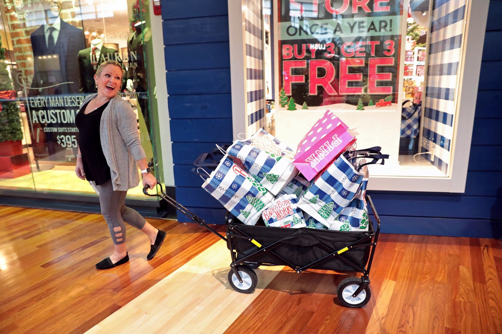 Shoppers search for Black Friday bargains around St. Louis